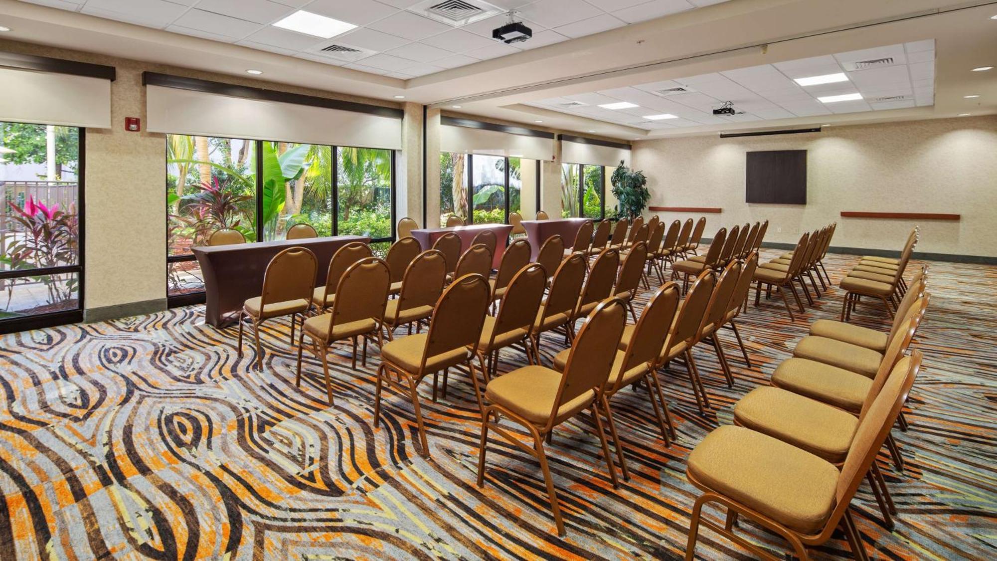 Best Western Plus Kendall Hotel & Suites The Crossings Extérieur photo