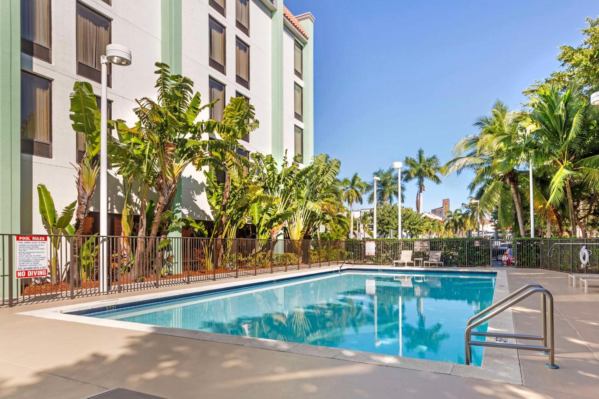 Best Western Plus Kendall Hotel & Suites The Crossings Extérieur photo