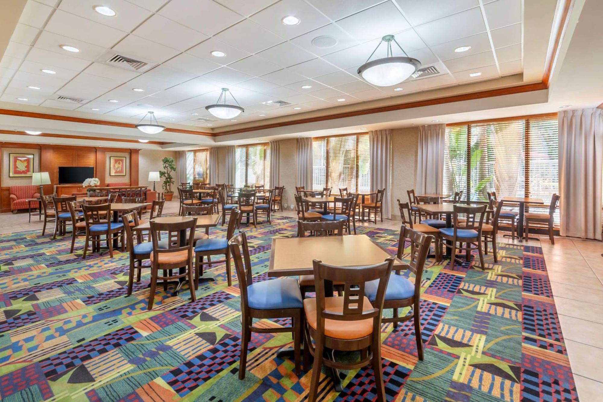 Best Western Plus Kendall Hotel & Suites The Crossings Extérieur photo